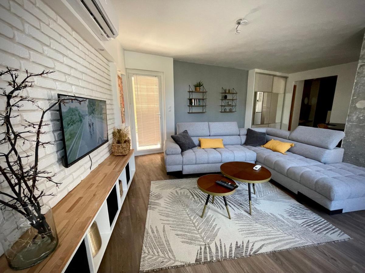 Tres Bel Appartement Central, Au Calme Avec Balneo Perpignan Kültér fotó